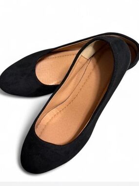 NWT Love Women's Classic Black Flats